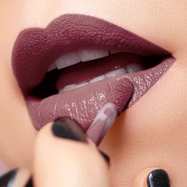 Myglamm Lit Liquid Matte Lipstick-Daterview