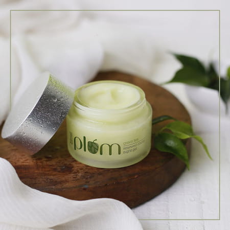 Plum Green Tea Glow Pack Gift Set : Face Wash, Face Mask, Night Cream, & Face Mist | For Oily Skin