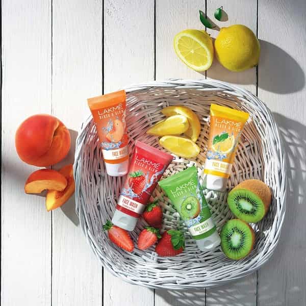 Lakme Blush & Glow Kiwi Freshness Gel Face Wash With Kiwi Extracts-50 G