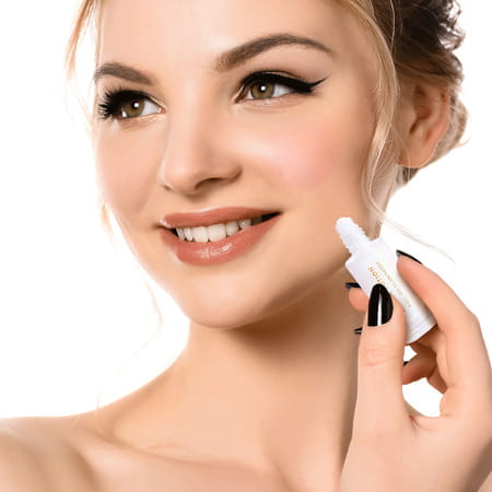 Myglamm Magic Potion - Roll-On Illuminator-Unicorn