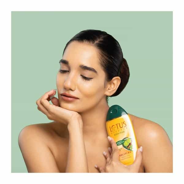 Lotus Kera-Veda Amlapura Shikakai- Amla Herbal Shampoo 200 Ml