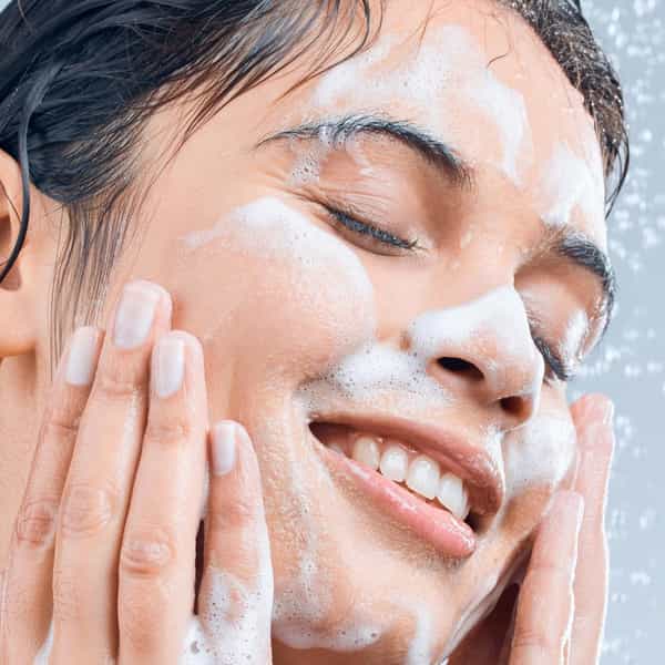 Nat Habit Oil Control & Glowing Skin Gel Vitamin C Face Wash (100G)