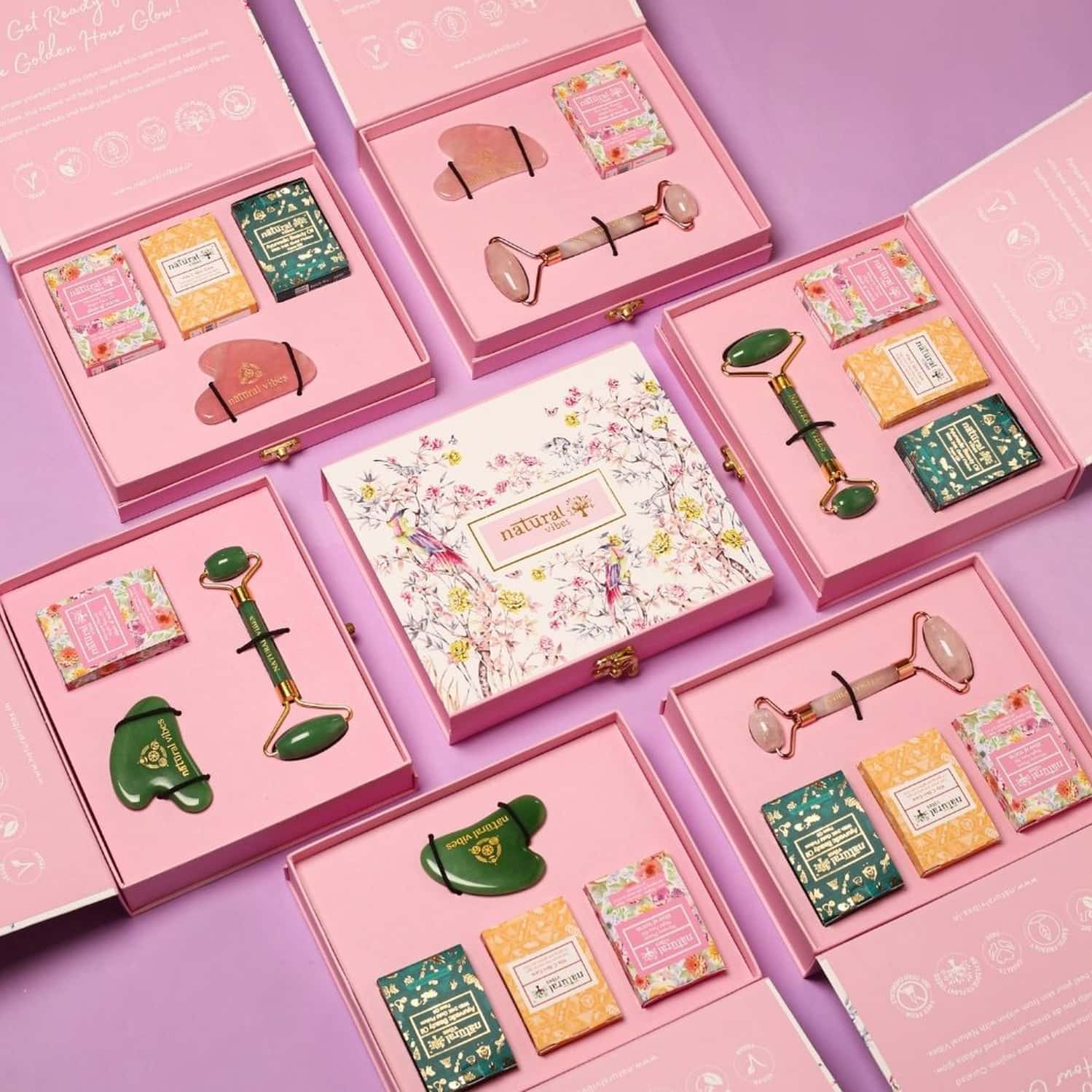 Buy NATURAL VIBES GLOW GETTER GIFT SET WITH JADE GUA SHA, FACE SERUM