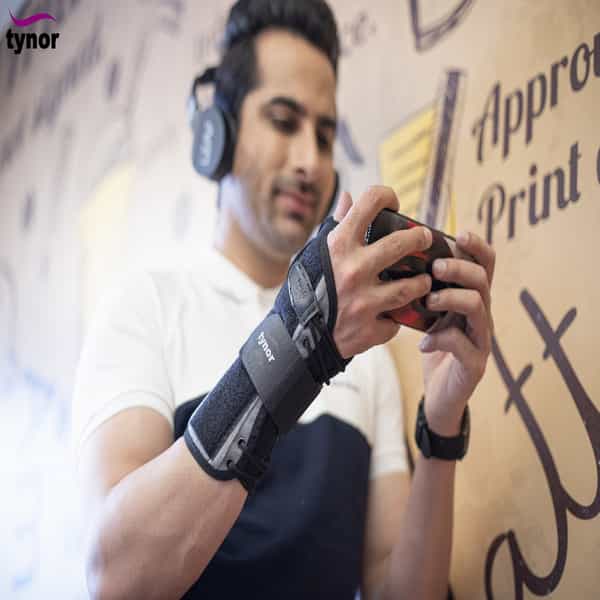 Tynor Wrist Splint With Thumb Black Small 1 Unit