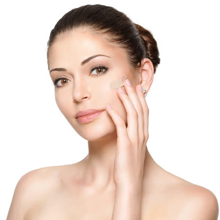 Myglamm Treat Love Care Brightening Foundation-Vivid