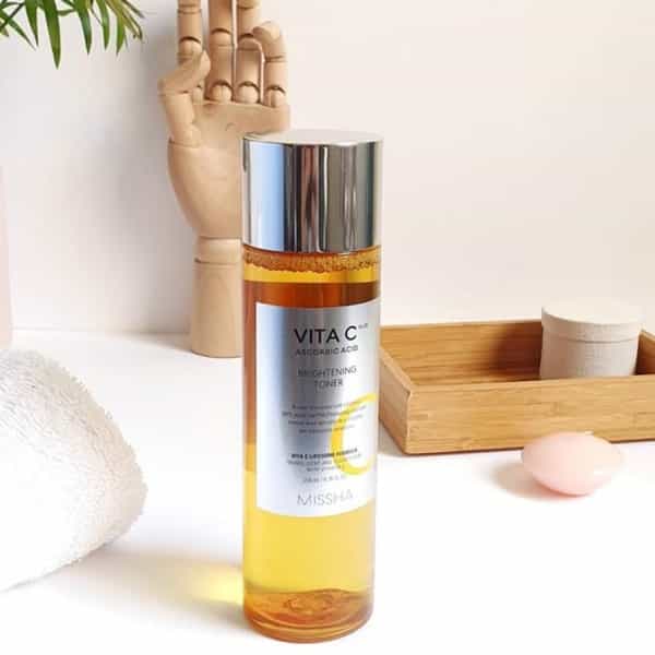 Missha Vita C Plus Brightening Toner - Corrects Stubborn Dark Spots & Hyperpigmentation - 200Ml